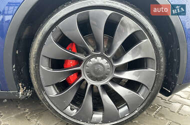 Седан Tesla Model Y 2023 в 