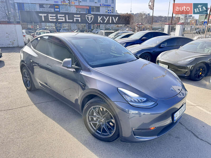 Tesla Model Y 2020