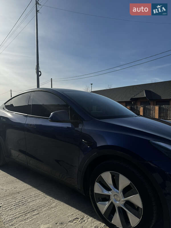 Внедорожник / Кроссовер Tesla Model Y 2023 в Киеве