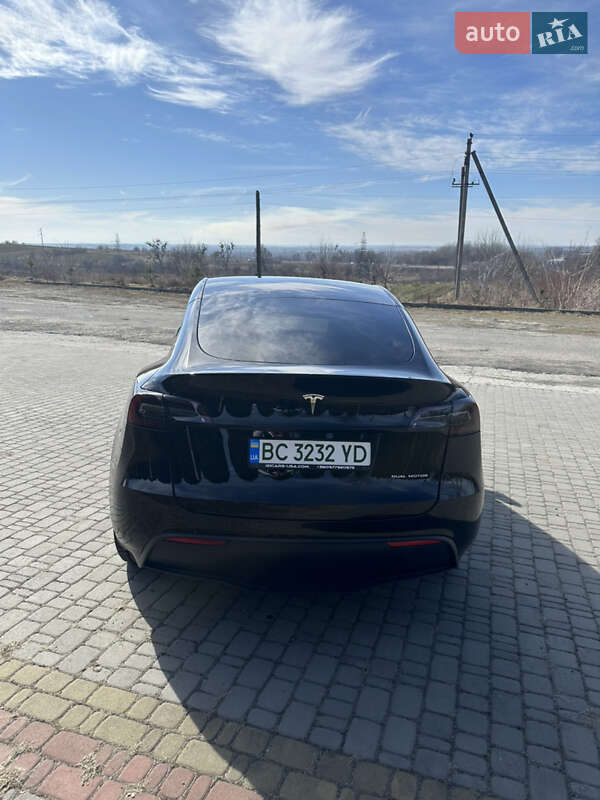 Внедорожник / Кроссовер Tesla Model Y 2023 в Львове