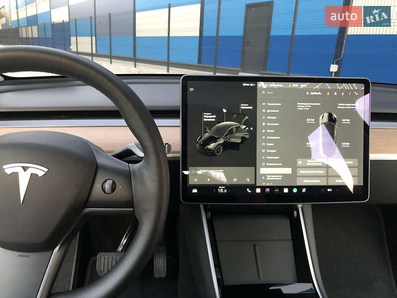 Позашляховик / Кросовер Tesla Model Y 2021 в Львові