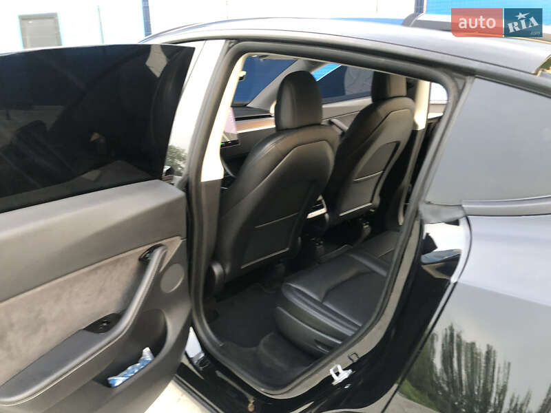 Позашляховик / Кросовер Tesla Model Y 2021 в Львові