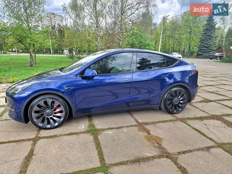 Внедорожник / Кроссовер Tesla Model Y 2022 в Киеве