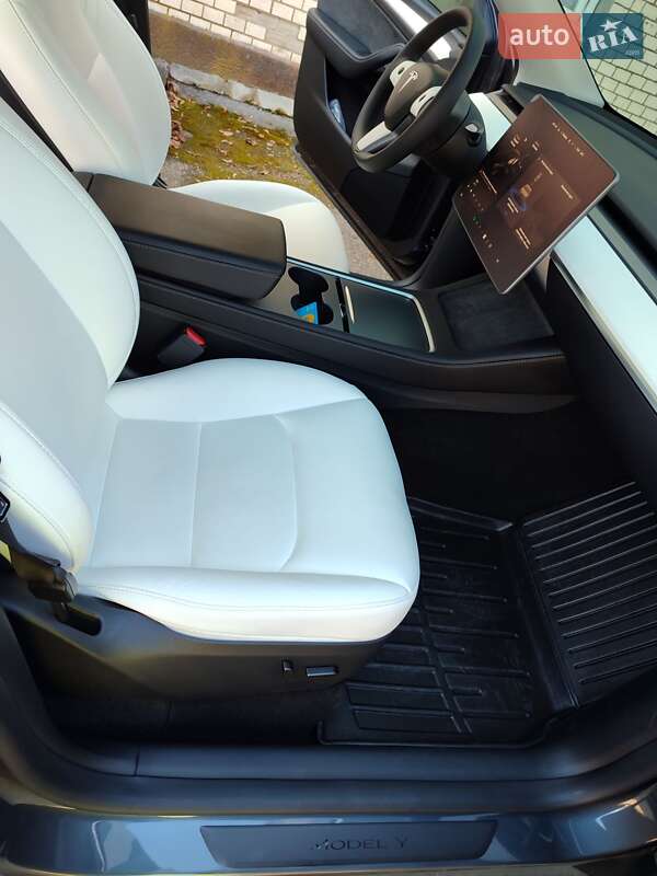 Позашляховик / Кросовер Tesla Model Y 2023 в Хмельницькому фото 11 Позашляховик / Кросовер Tesla Model Y 2023 в Хмельницькому