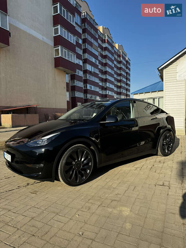 Tesla Model Y 2023