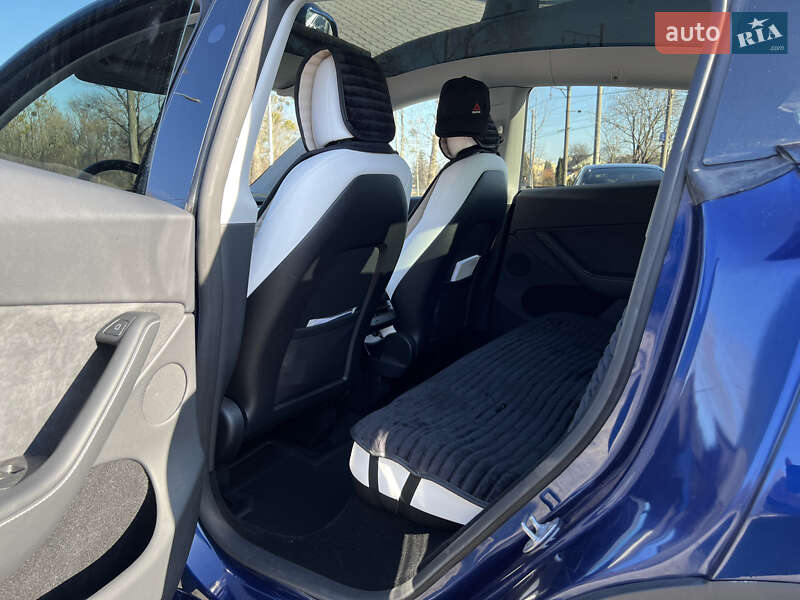 Внедорожник / Кроссовер Tesla Model Y 2023 в Львове