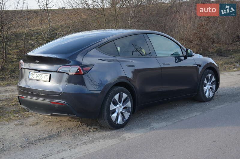 Позашляховик / Кросовер Tesla Model Y 2024 в 