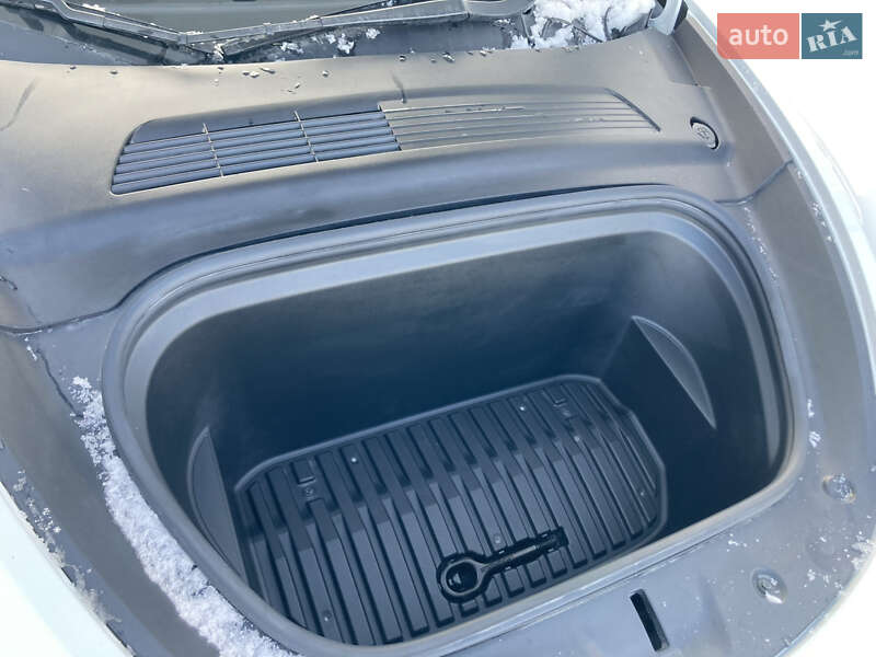 Позашляховик / Кросовер Tesla Model Y 2020 в Тернополі фото 15 Позашляховик / Кросовер Tesla Model Y 2020 в Тернополі