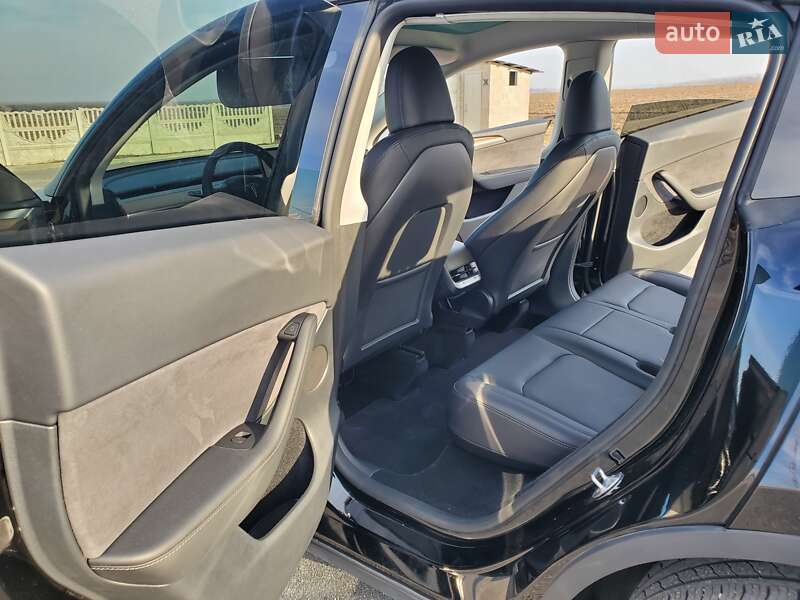 Внедорожник / Кроссовер Tesla Model Y 2023 в Киеве
