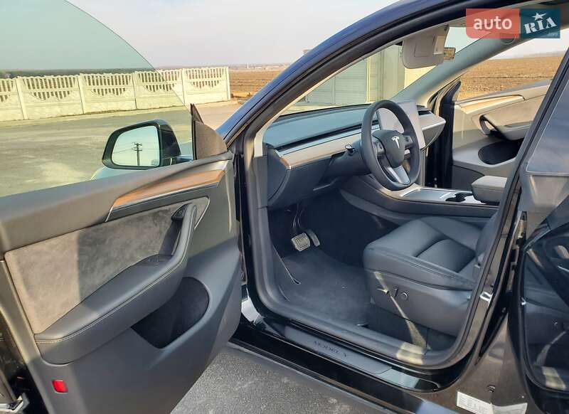 Внедорожник / Кроссовер Tesla Model Y 2023 в Киеве