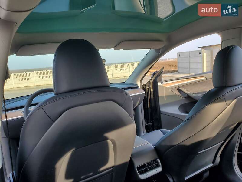 Внедорожник / Кроссовер Tesla Model Y 2023 в Киеве