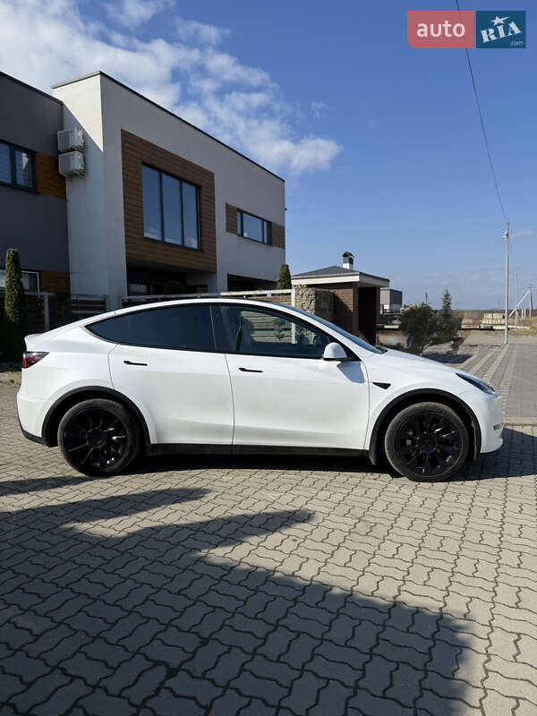 Внедорожник / Кроссовер Tesla Model Y 2023 в Стрые