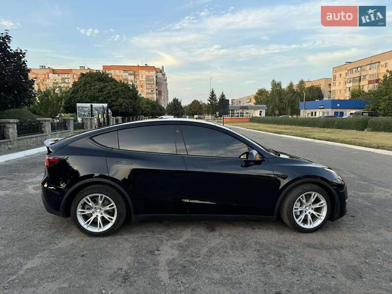 Внедорожник / Кроссовер Tesla Model Y 2021 в 