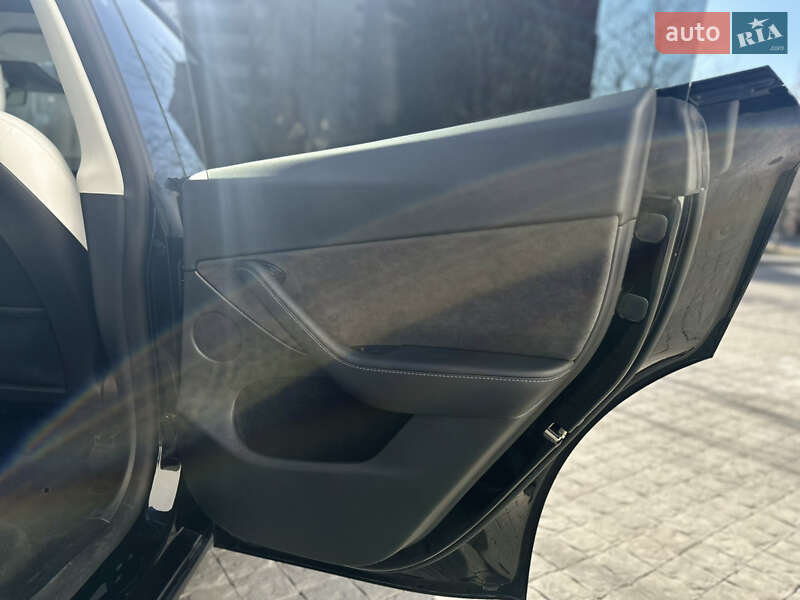 Внедорожник / Кроссовер Tesla Model Y 2022 в Днепре