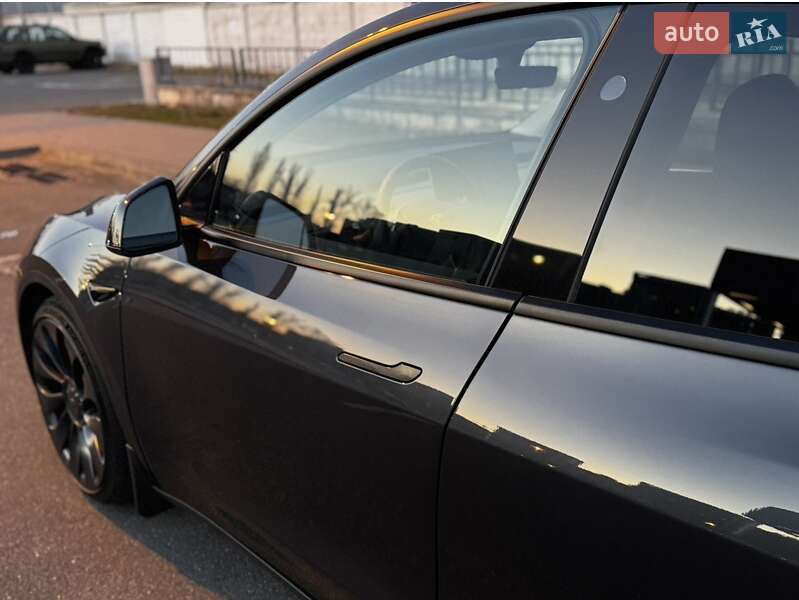 Внедорожник / Кроссовер Tesla Model Y 2024 в Киеве