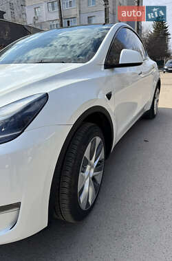 Позашляховик / Кросовер Tesla Model Y 2024 в 