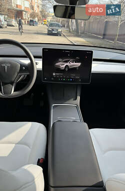 Позашляховик / Кросовер Tesla Model Y 2024 в 