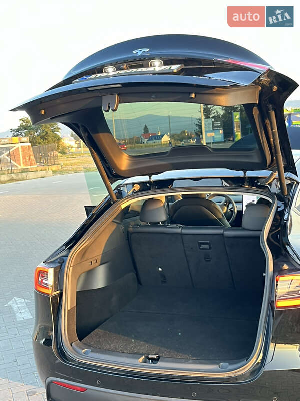 Позашляховик / Кросовер Tesla Model Y 2020 в Буштино