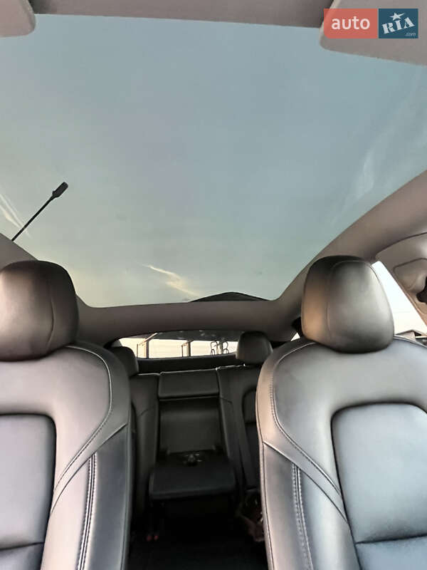 Позашляховик / Кросовер Tesla Model Y 2020 в Буштино
