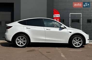 Внедорожник / Кроссовер Tesla Model Y 2024 в 