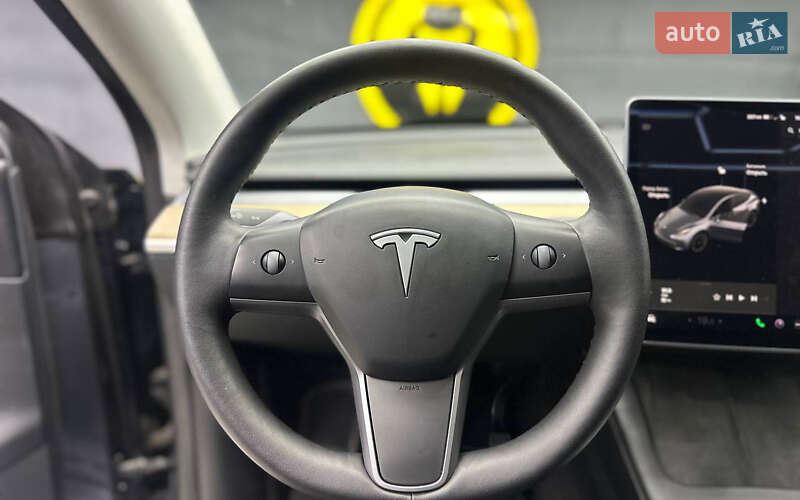Позашляховик / Кросовер Tesla Model Y 2021 в Чернівцях