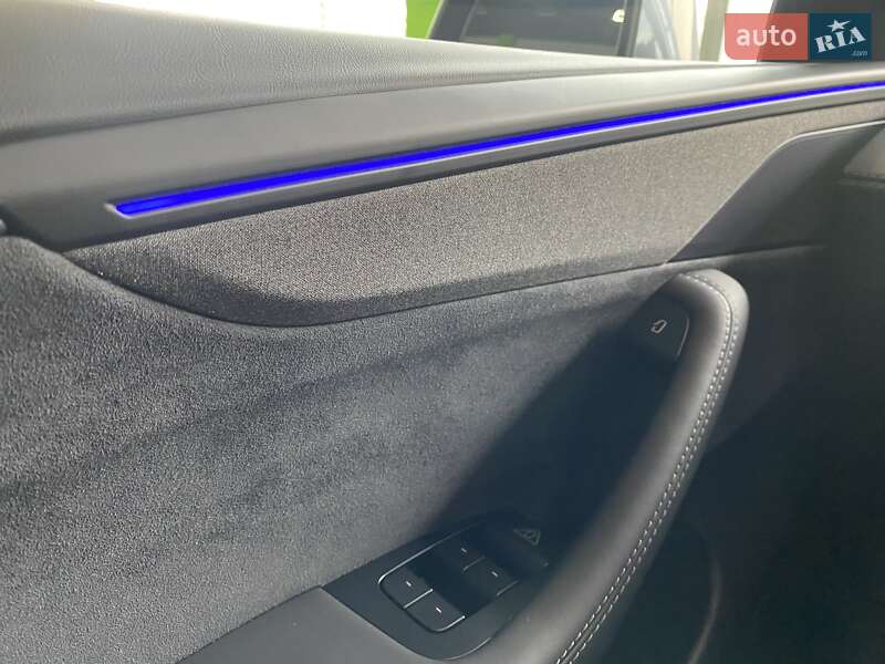 Позашляховик / Кросовер Tesla Model Y 2025 в Києві