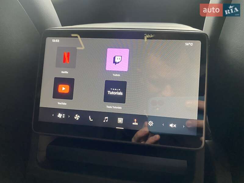 Позашляховик / Кросовер Tesla Model Y 2025 в Києві