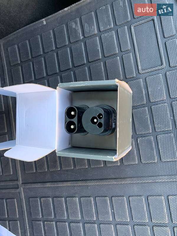Внедорожник / Кроссовер Tesla Model Y 2023 в Львове