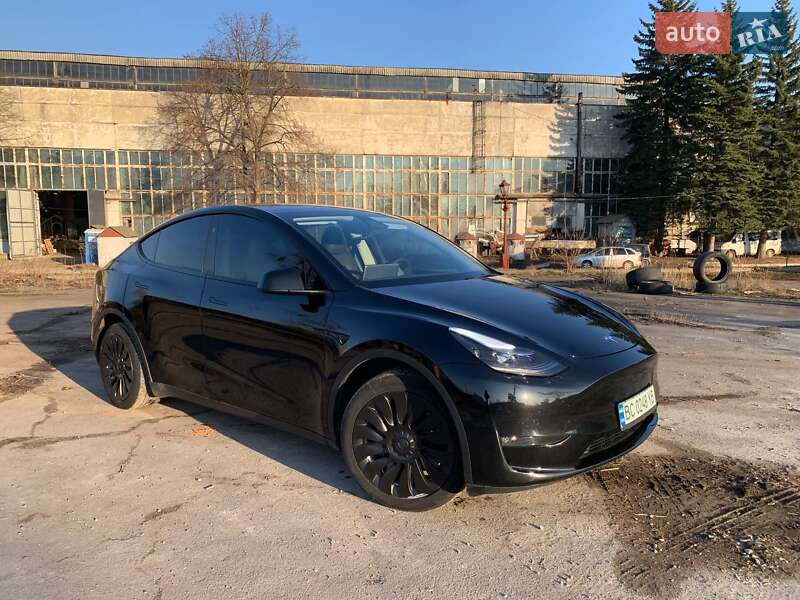 Внедорожник / Кроссовер Tesla Model Y 2023 в Львове