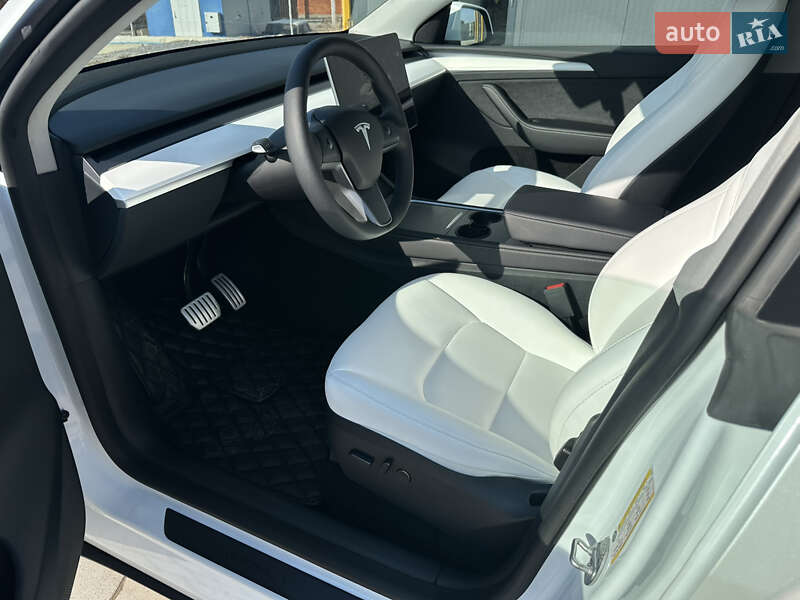 Внедорожник / Кроссовер Tesla Model Y 2023 в Львове