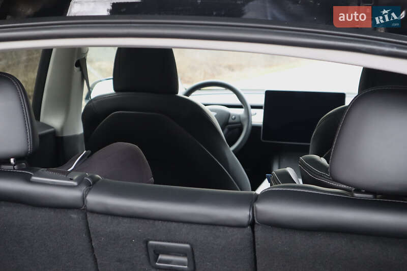 Внедорожник / Кроссовер Tesla Model Y 2021 в Ивано-Франковске