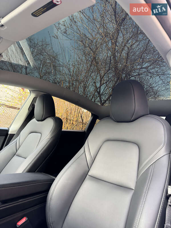 Внедорожник / Кроссовер Tesla Model Y 2023 в Ровно