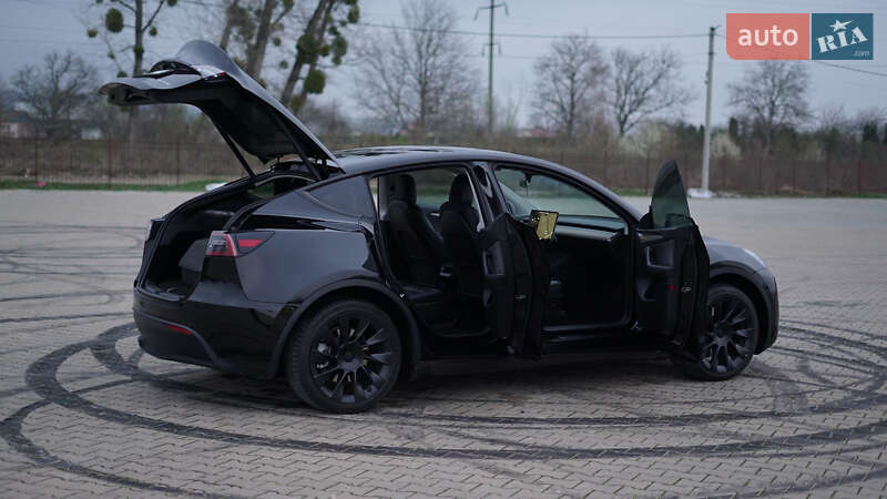 Позашляховик / Кросовер Tesla Model Y 2022 в Чернівцях