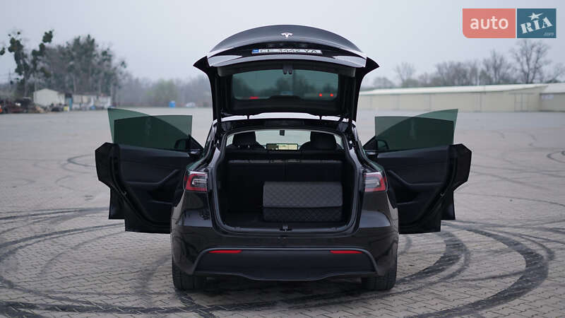 Позашляховик / Кросовер Tesla Model Y 2022 в Чернівцях