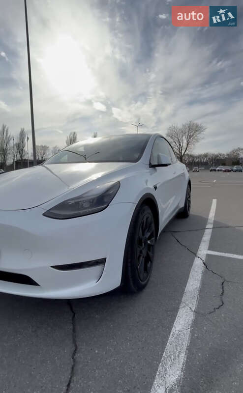 Tesla Model Y 2023