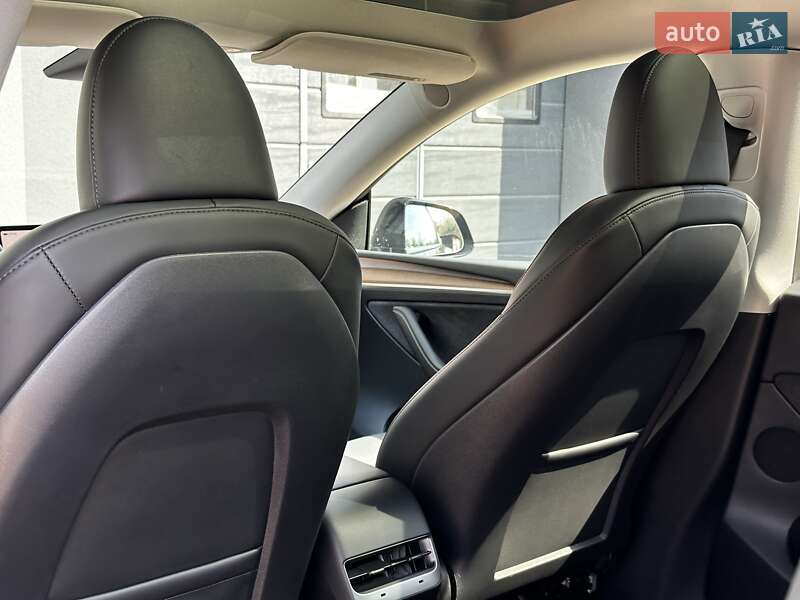 Внедорожник / Кроссовер Tesla Model Y 2023 в Киеве