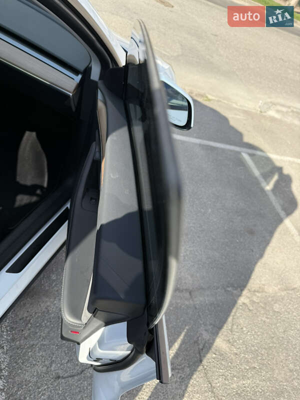 Внедорожник / Кроссовер Tesla Model Y 2022 в Киеве