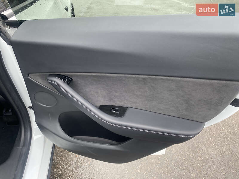 Позашляховик / Кросовер Tesla Model Y 2020 в Києві