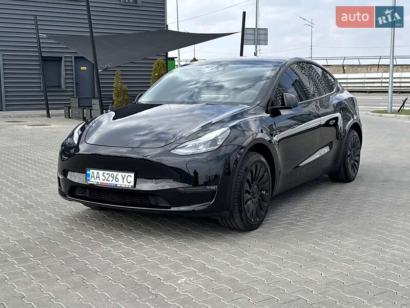 Позашляховик / Кросовер Tesla Model Y 2024 в 
