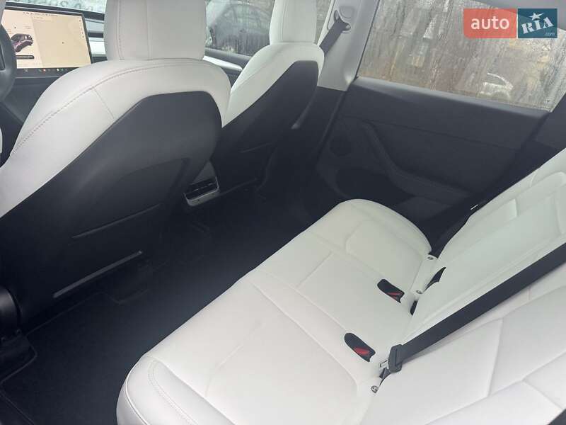 Позашляховик / Кросовер Tesla Model Y 2023 в Києві