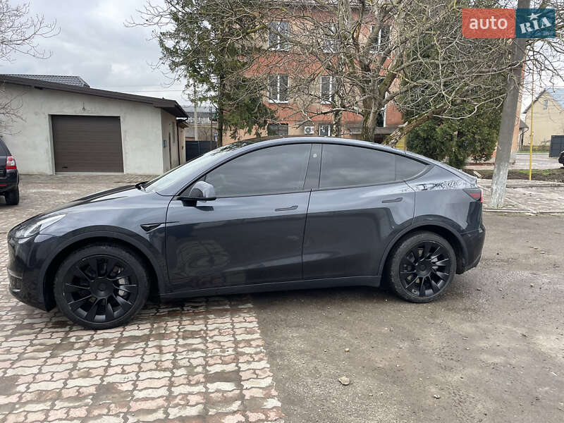 Позашляховик / Кросовер Tesla Model Y 2024 в Івано-Франківську