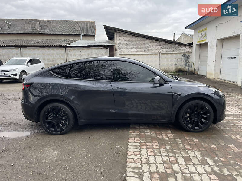 Позашляховик / Кросовер Tesla Model Y 2024 в Івано-Франківську