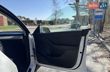 Внедорожник / Кроссовер Tesla Model Y 2021 в 