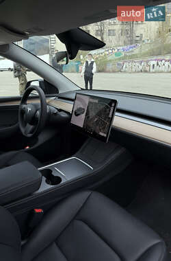 Внедорожник / Кроссовер Tesla Model Y 2024 в 