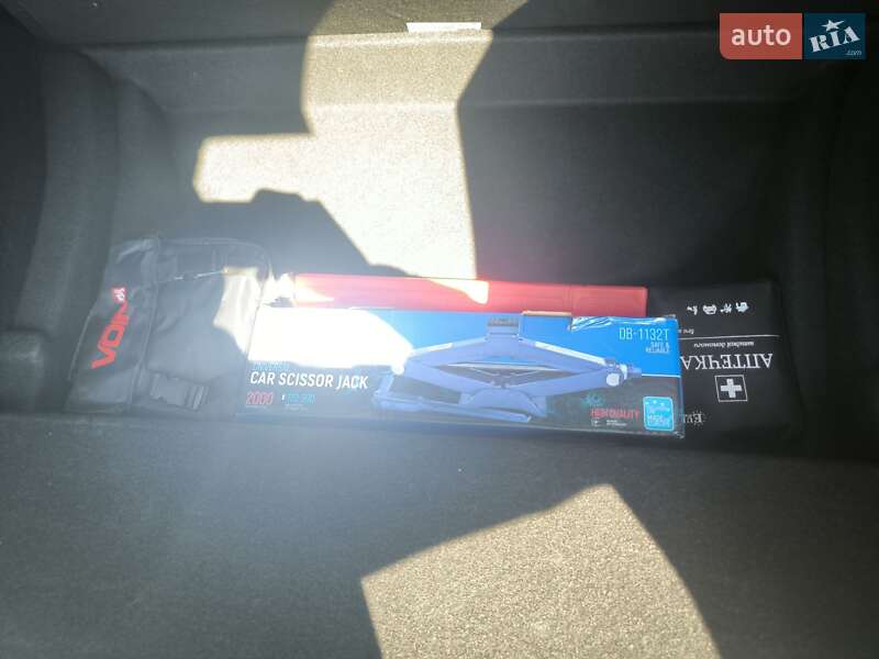 Внедорожник / Кроссовер Tesla Model Y 2023 в Киеве