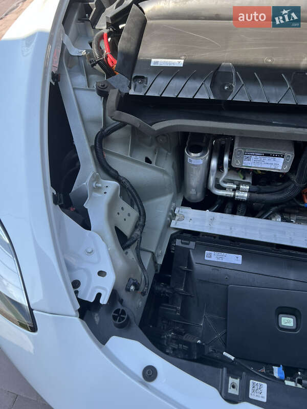 Внедорожник / Кроссовер Tesla Model Y 2023 в Ивано-Франковске