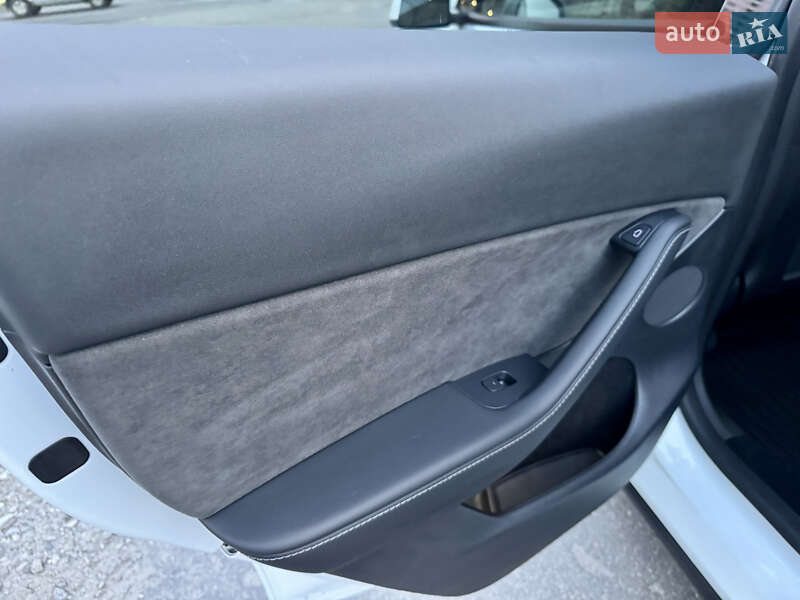Позашляховик / Кросовер Tesla Model Y 2022 в Києві