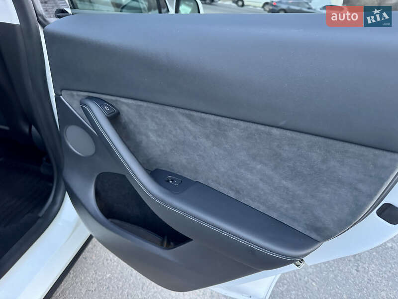 Позашляховик / Кросовер Tesla Model Y 2022 в Києві