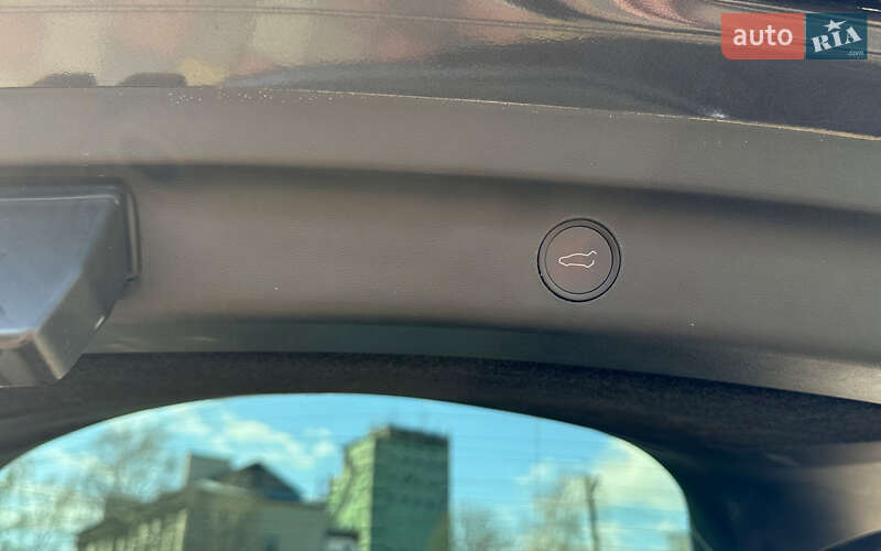 Позашляховик / Кросовер Tesla Model Y 2021 в Стрию