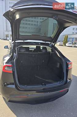 Позашляховик / Кросовер Tesla Model Y 2021 в 